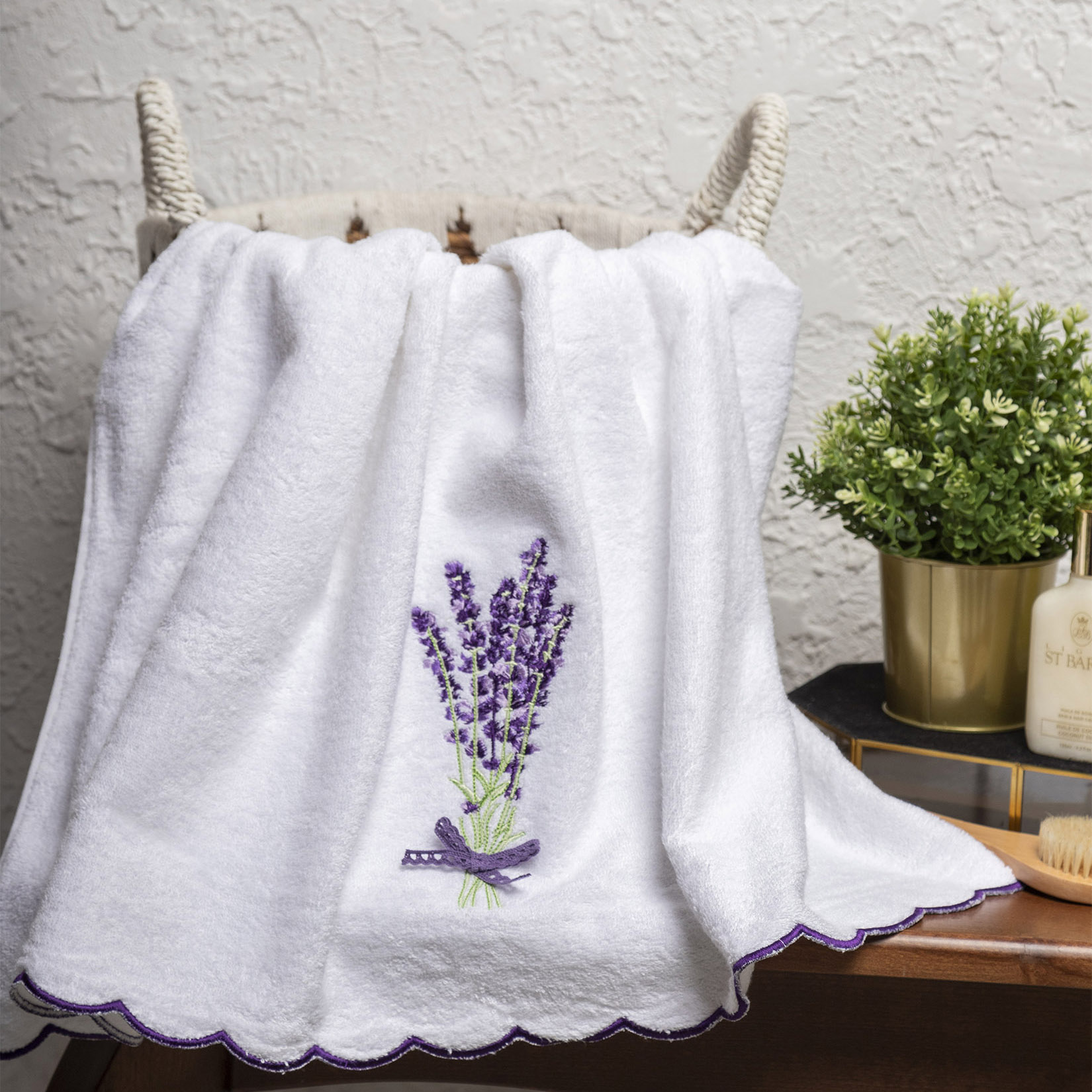 Полотенце ЛАВАНДА-1 белое