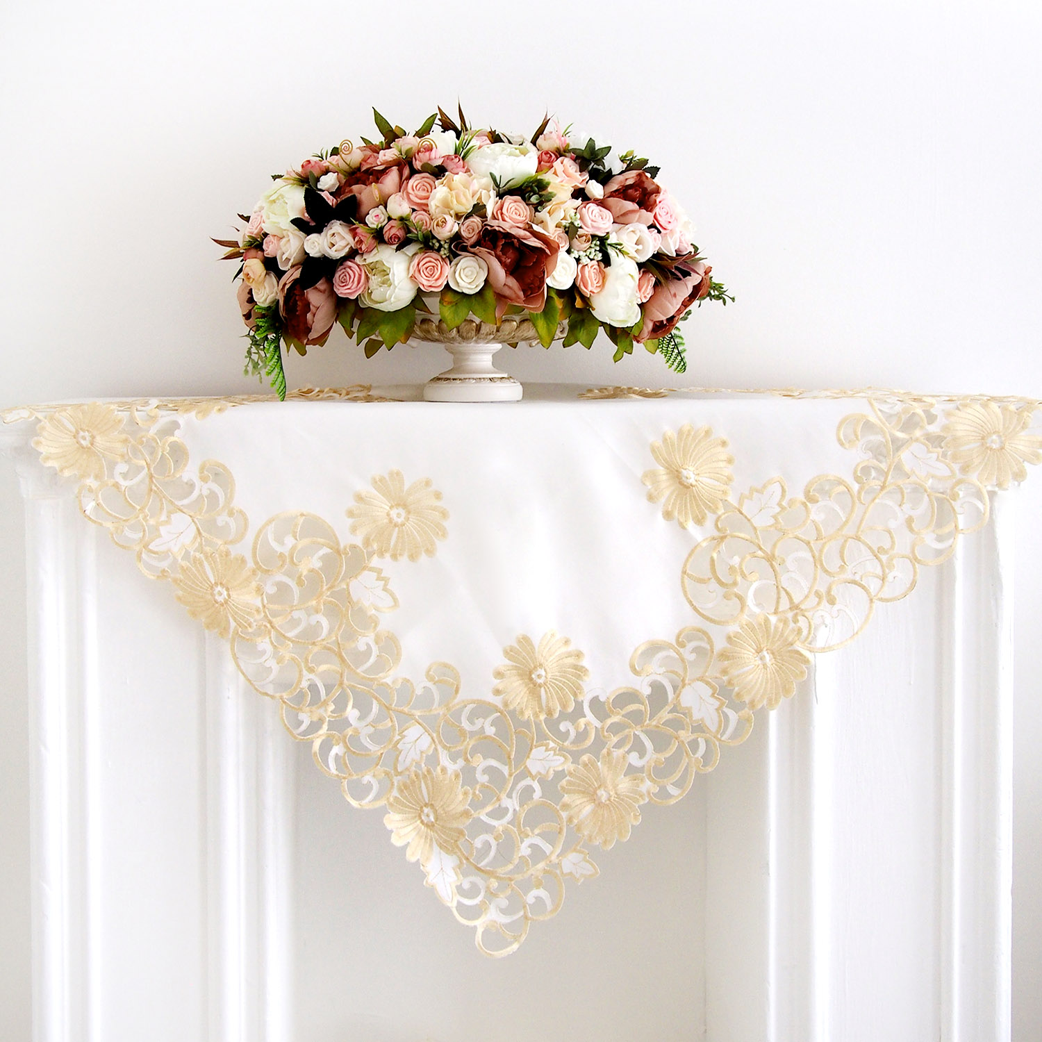 Скатерть 2375 белая 150х220см