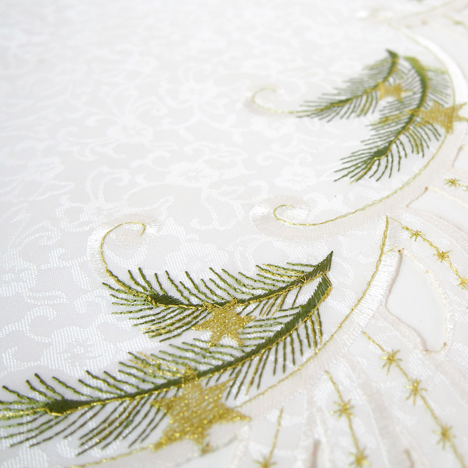 Столешник 010 НОВЫЙ ГОД молочный