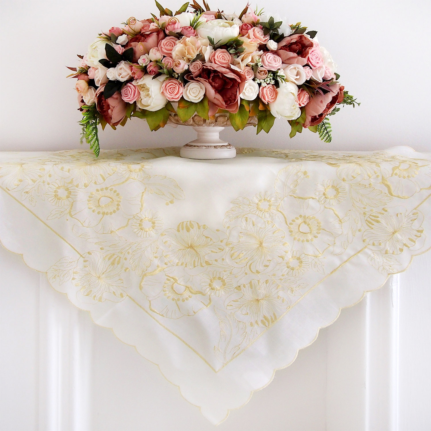 Скатерть 1802 белая