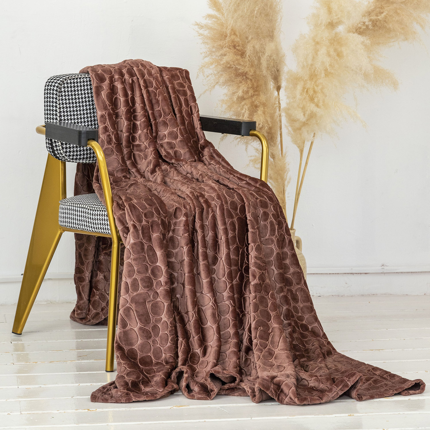 Плед ОЛИВИЯ однотонный с тиснением коричневый камешки 11-02