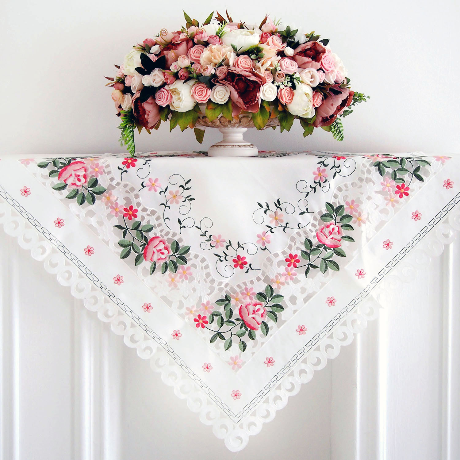 Скатерть 2284 белая