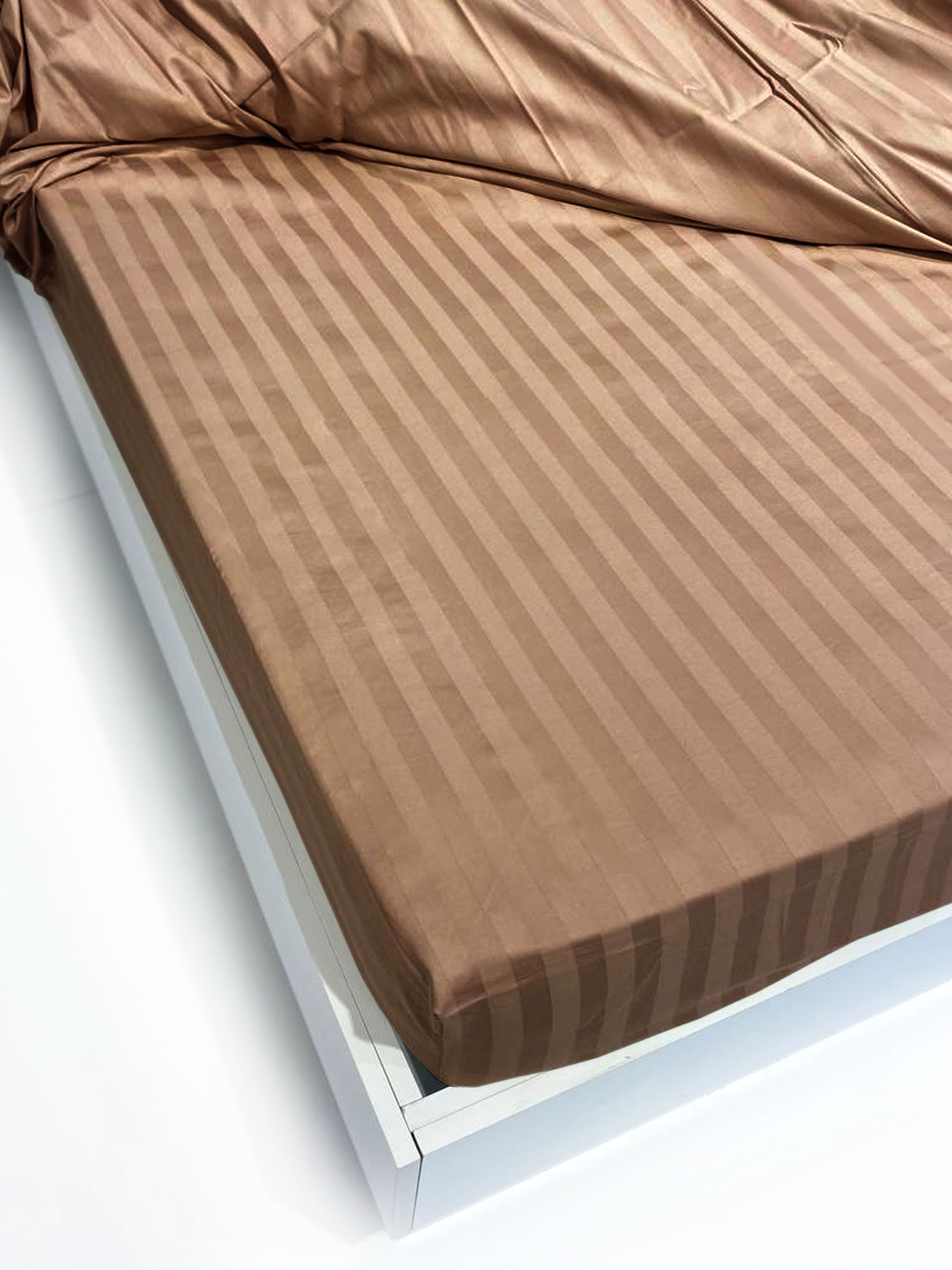 Простыня на резинке Сатин-Страйп светло-коричневая 2205