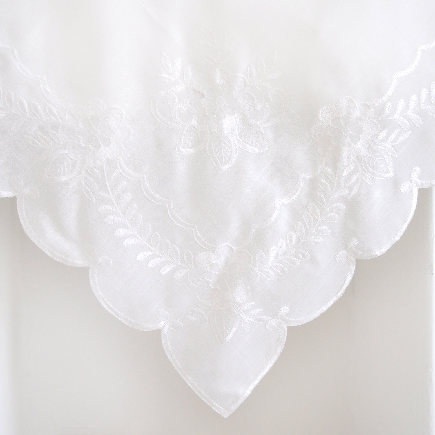 Скатерть 1804 150х220см белая