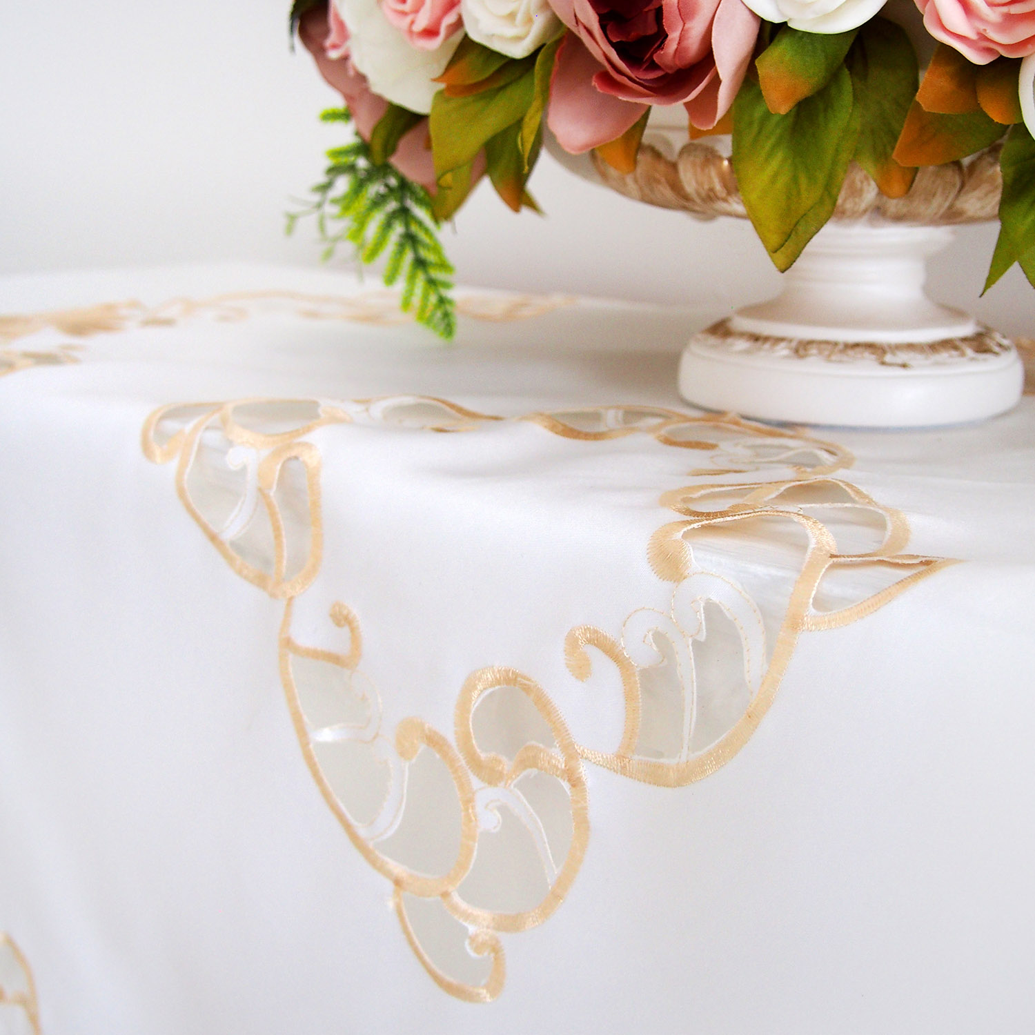 Скатерть 2375 белая 150х220см