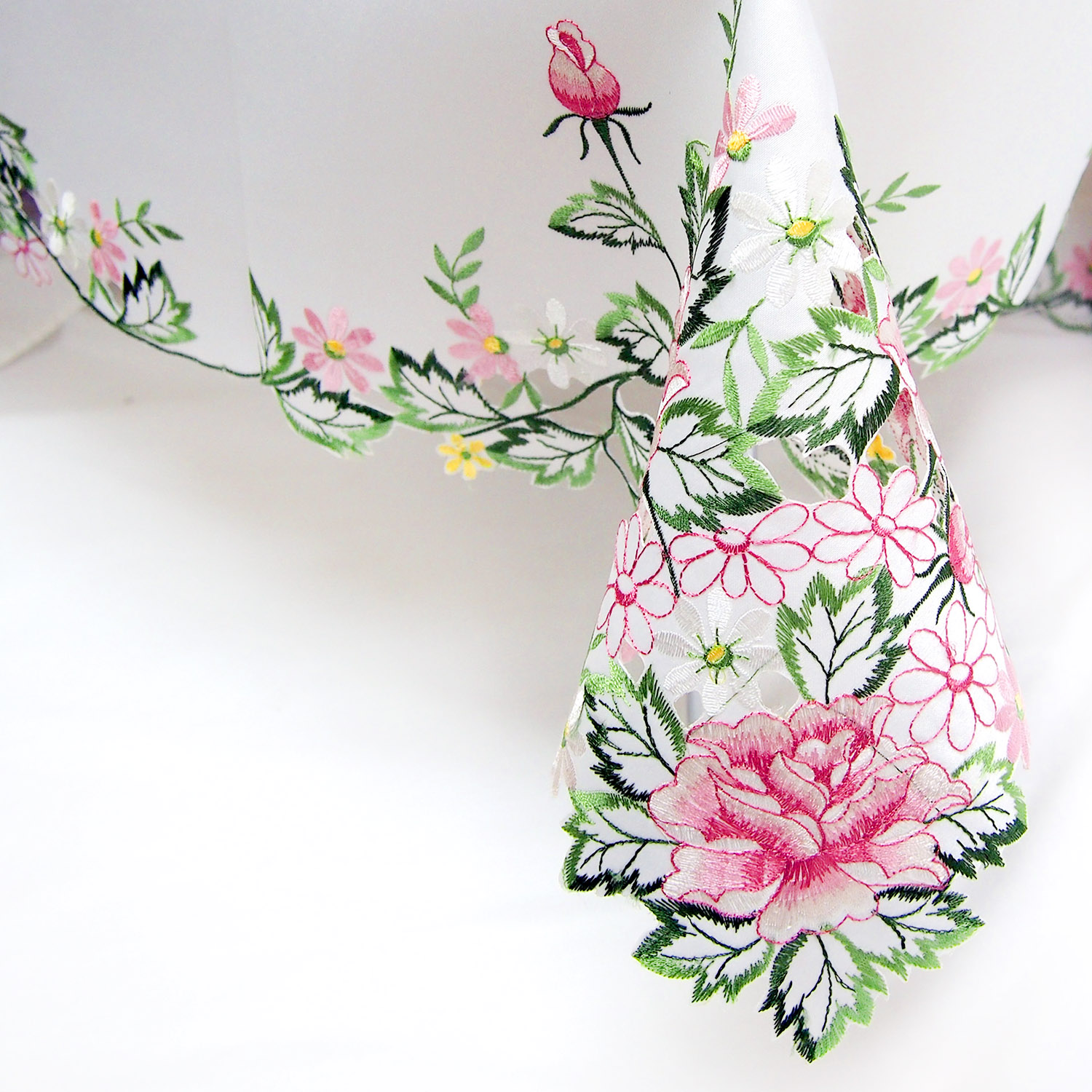 Скатерть 2310 белая