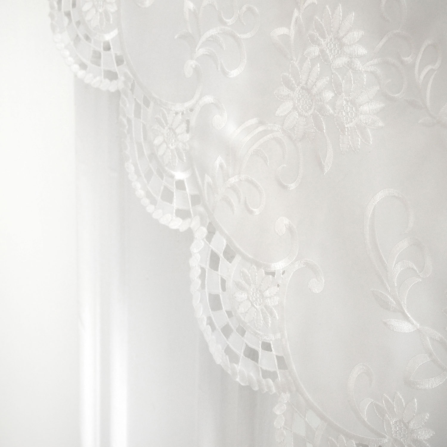 Скатерть 3886 белая