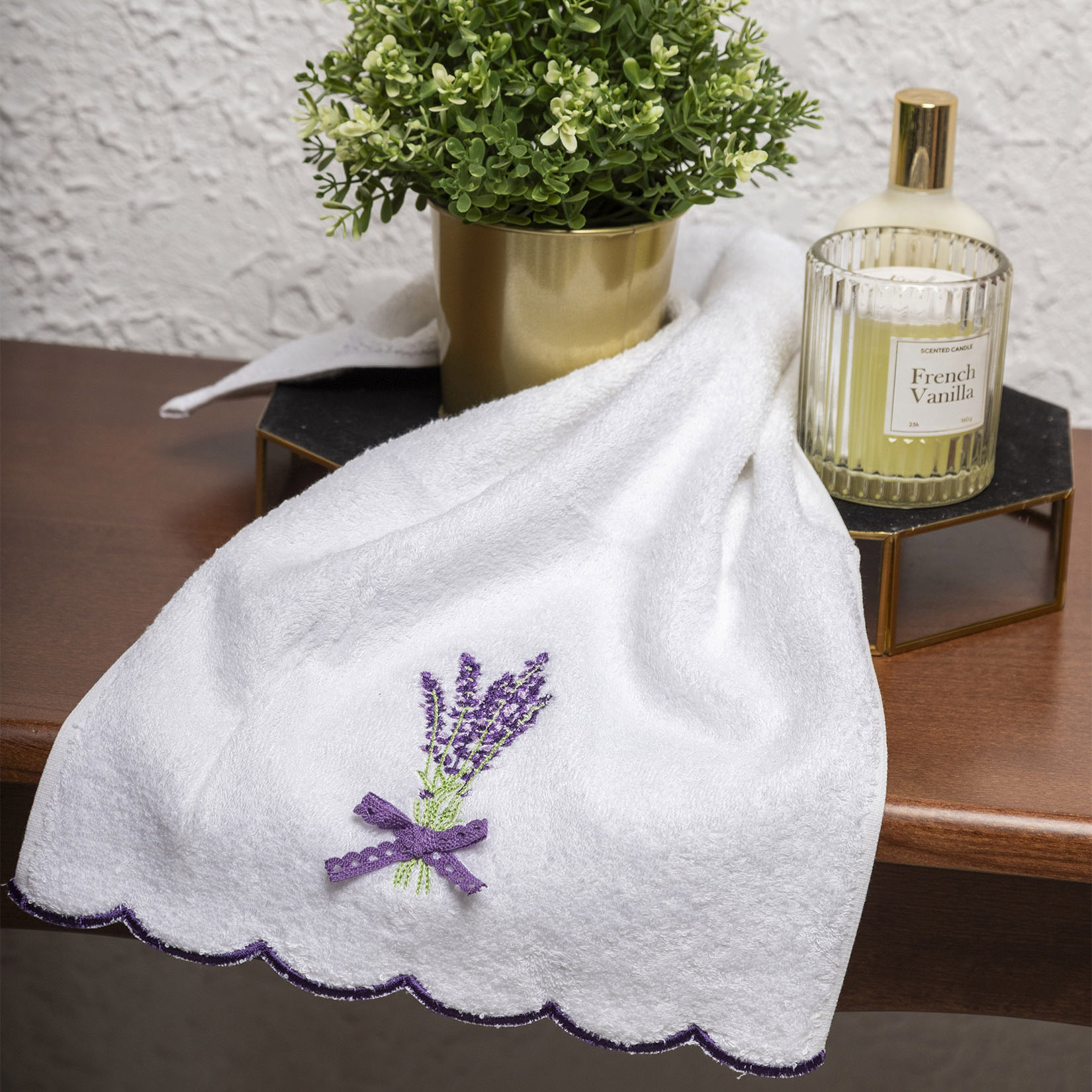 Полотенце ЛАВАНДА-1 белое