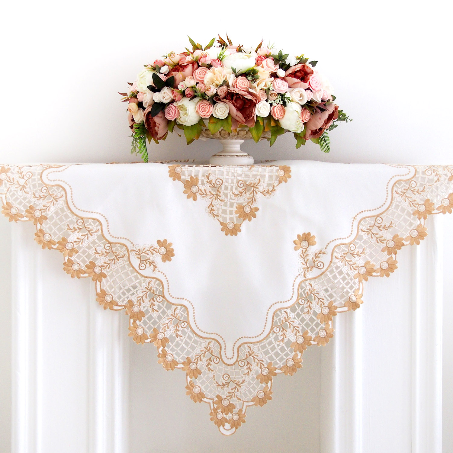 Скатерть 2385 белая