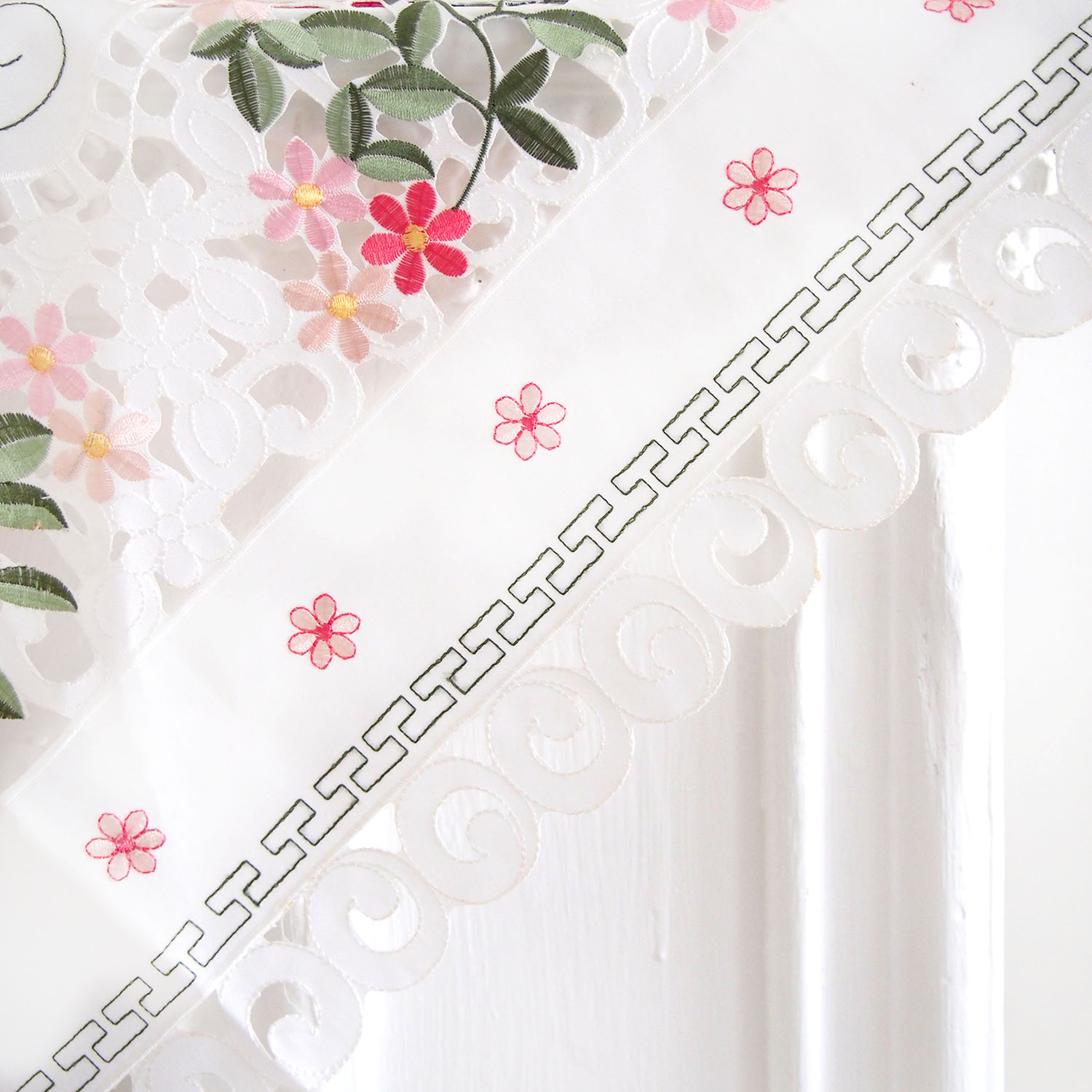 Скатерть 2284 белая